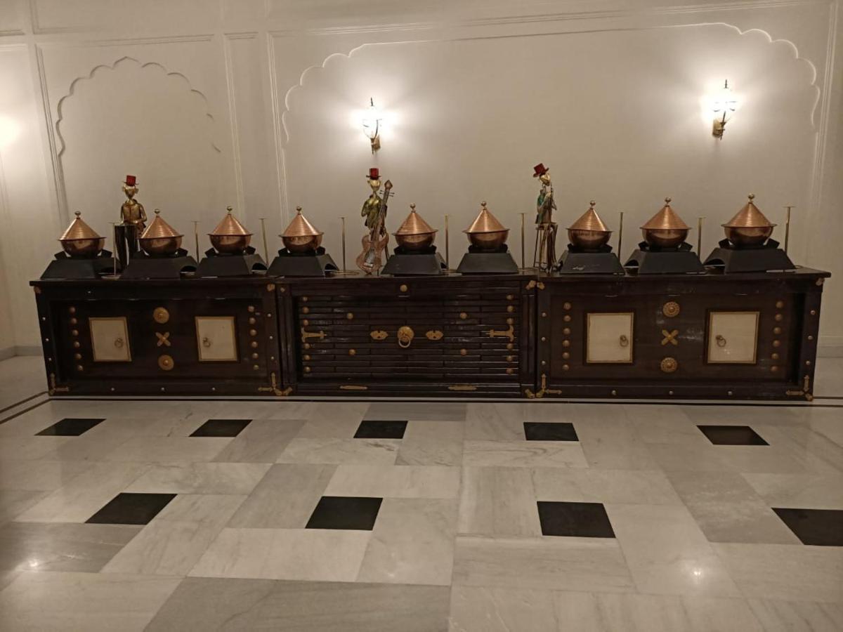Hotel Raj Bagh Palace Jaipur Bagian luar foto