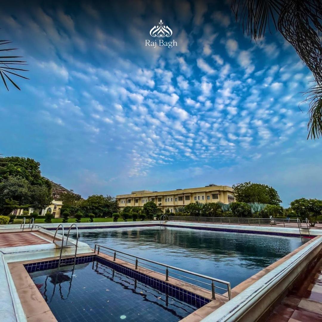 Hotel Raj Bagh Palace Jaipur Bagian luar foto